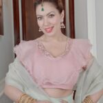 Munmun Dutta Instagram – 😊

Outfit @kiyanaswardrobe 

.
.
#picturesoftheday #munmundutta #traditionalwear #festivewear #festivalvibes #postoftheday