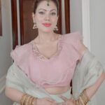 Munmun Dutta Instagram – 😊

Outfit @kiyanaswardrobe 

.
.
#picturesoftheday #munmundutta #traditionalwear #festivewear #festivalvibes #postoftheday