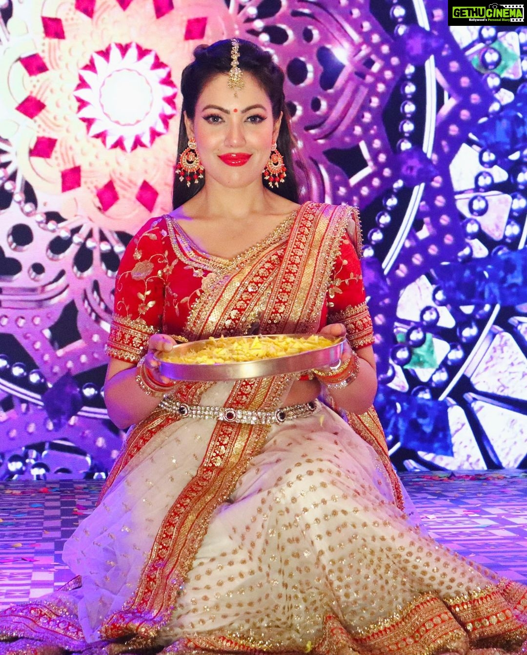 Munmun Dutta Instagram - ❤️❤️ . . . #munmundutta #postoftheday #picturesoftheday #shootmode #tmkoc #performance #traditional #festivewear #festivevibes #bengali #bengal