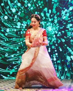 Munmun Dutta Instagram - ❤️❤️ . . . #munmundutta #postoftheday #picturesoftheday #shootmode #tmkoc #performance #traditional #festivewear #festivevibes #bengali #bengal