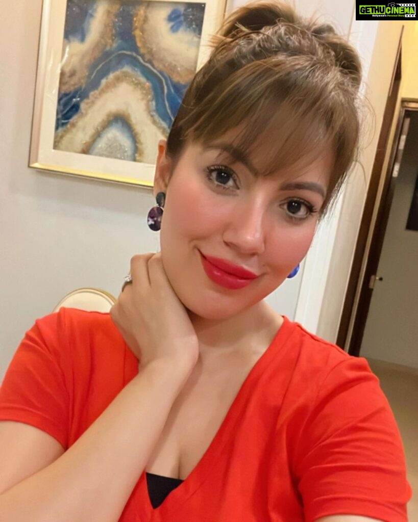 Munmun Dutta Instagram - A little change 😉 Channeling my inner Shin Ha-Ri and Valeria with my new cut fringes. Loving it 🥰 . Kim Se-Jeong from #Kdrama Business Proposal and Diana Gomez from Valeria, two shows that I have been obsessed with recently, are my immediate inspiration for the fringe 😍 . . . . #newlook #newhaircut #fringebangs #munmundutta #fringe #kdrama #kdramalovers #kdramaobsessed #kimsejeong #dianagomez #valeria #businessproposal