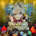 Munmun Dutta Instagram - Ganpati Bappa Morya 🙏🏻❤️ . Beautiful Darshan at @mumbaichasheth @redcherry.entertainment