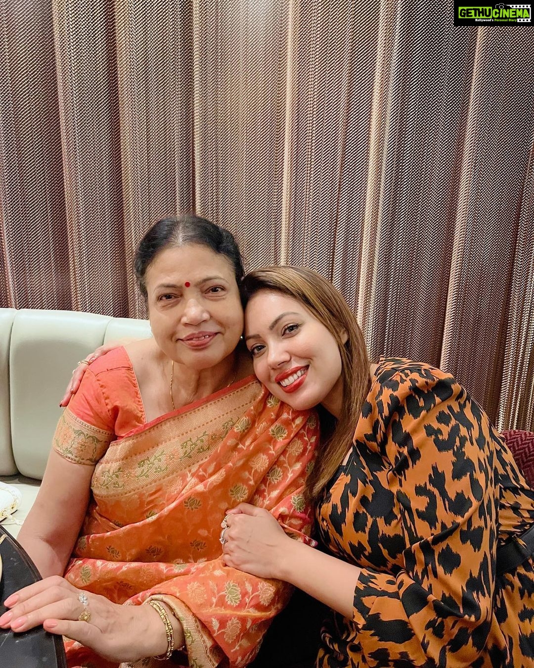 Munmun Dutta Instagram - Mommy’s girl ❤️ . . #birthdaycelebration #momsbirthday #aboutlastnight #munmundutta