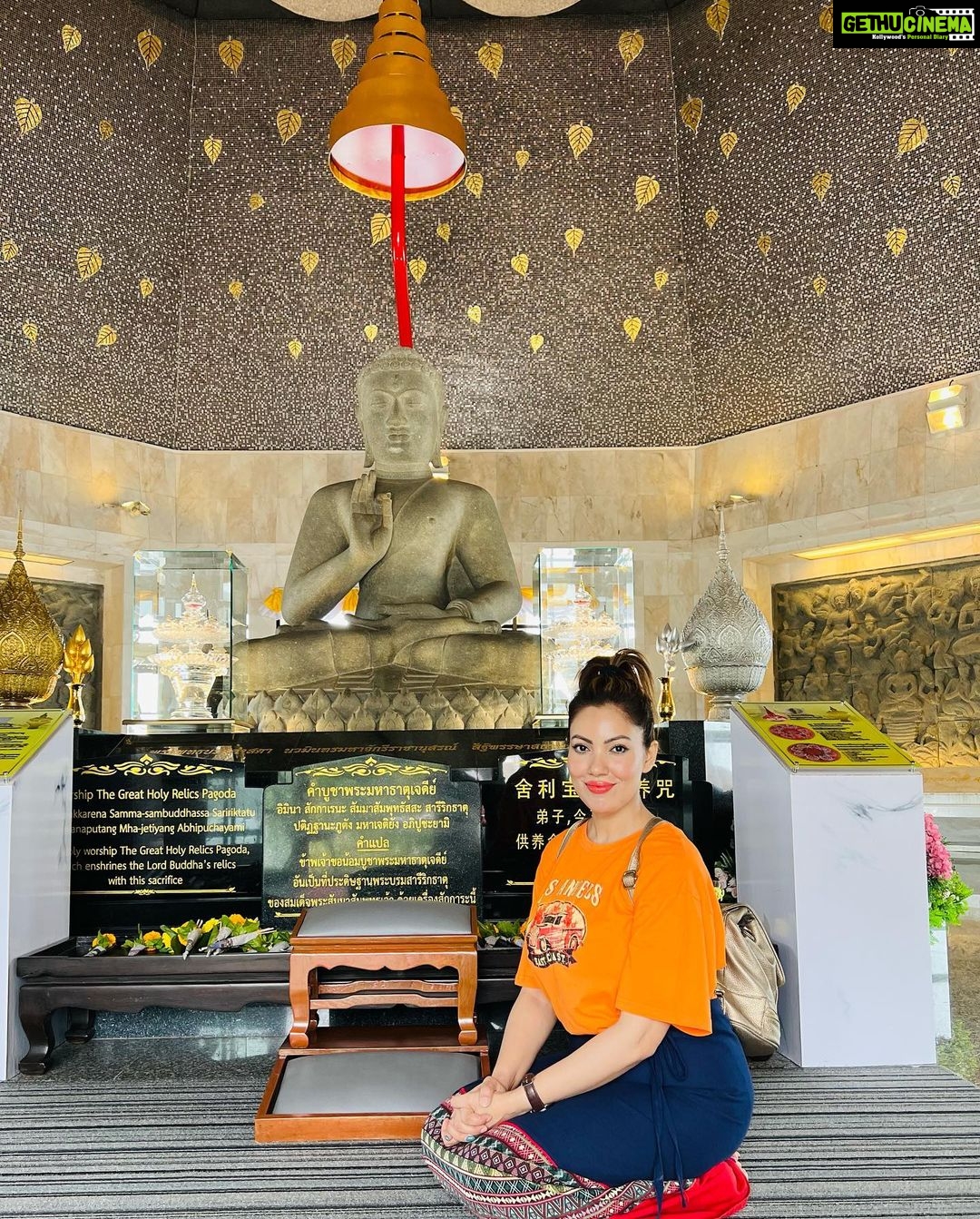 Munmun Dutta Instagram - The two stunning royal pagodas and gardens at the peak of Doi Inthanon . The beautiful pagodas were built to commemorate the King and Queen’s 60th birthdays. They’re called Naphamethinidon and Naphaphonphumisiri, respectively. The view from the pagodas , if not shrouded by fog, is to die for 😍❤️ . . . #pagodas #royalpagodas #doiinthanonnationalpark #chiangmai #thailand #travel #munmundutta #solotrip #wanderlust #dametraveler #sheisnotlost #passionpassport #thailandtravel #southeastasia #amazingthailand Phra Mahathat Napthamethanidon/napthhmethanidon
