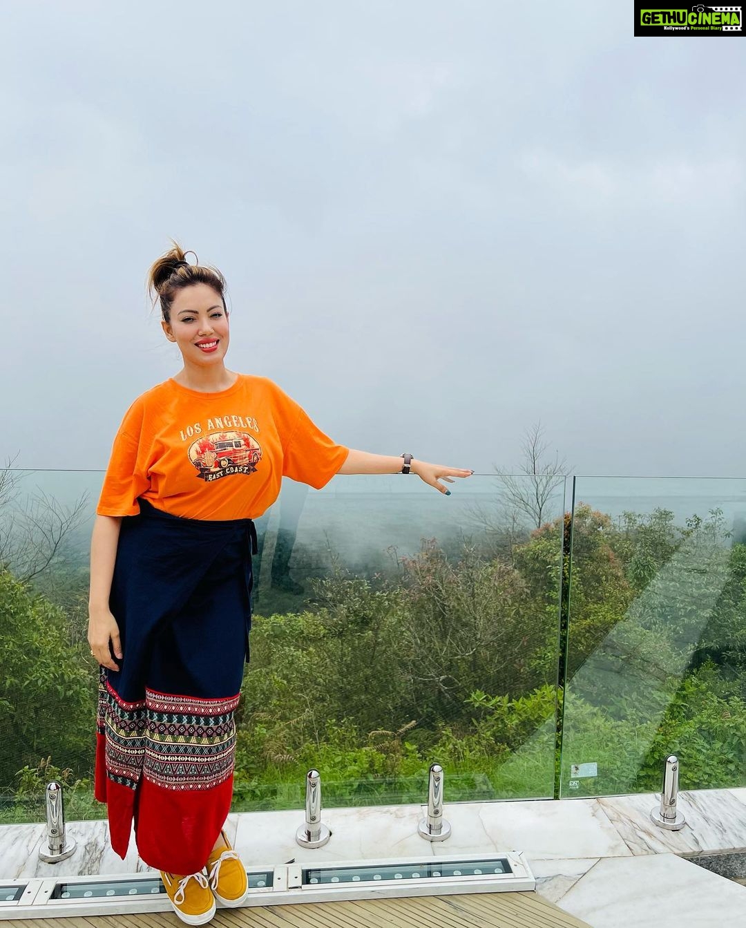Munmun Dutta Instagram - The two stunning royal pagodas and gardens at the peak of Doi Inthanon . The beautiful pagodas were built to commemorate the King and Queen’s 60th birthdays. They’re called Naphamethinidon and Naphaphonphumisiri, respectively. The view from the pagodas , if not shrouded by fog, is to die for 😍❤️ . . . #pagodas #royalpagodas #doiinthanonnationalpark #chiangmai #thailand #travel #munmundutta #solotrip #wanderlust #dametraveler #sheisnotlost #passionpassport #thailandtravel #southeastasia #amazingthailand Phra Mahathat Napthamethanidon/napthhmethanidon