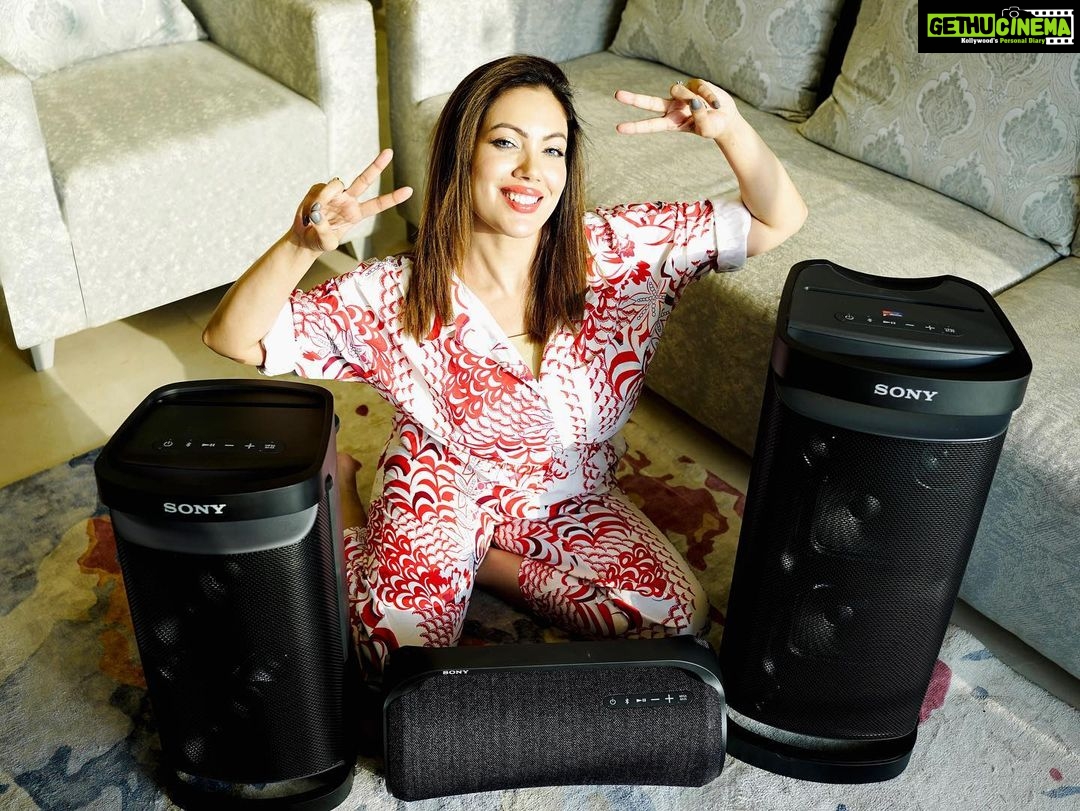 Munmun Dutta Instagram - #LiveLifeLoud Be it with friends at a party, binge-watching TV or camping in the outdoors, take your music anywhere you go with Sony's X-series portable wireless speaker. @sonyindiaofficial #SonyPartySpeaker #SonyXSeries
