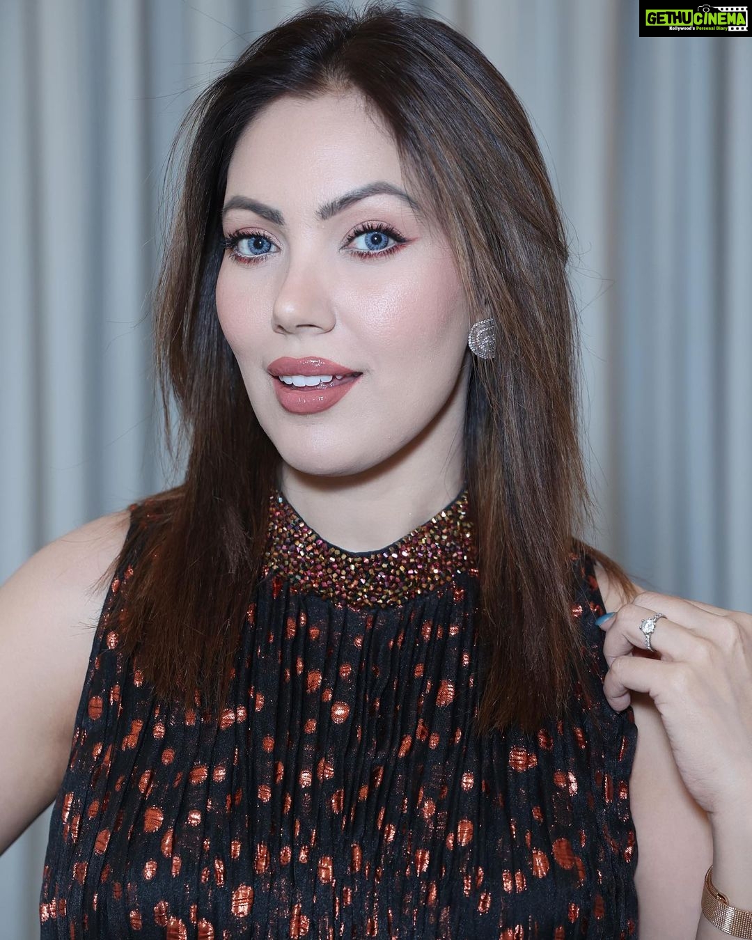 Munmun Dutta Instagram - ☺️☺️ . . @d.l.mayaofficial @blingvine @stylingbyvictor @sohail__mughal___ . . #munmundutta #eventdiaries #ootd #lookbook #fashiondiares