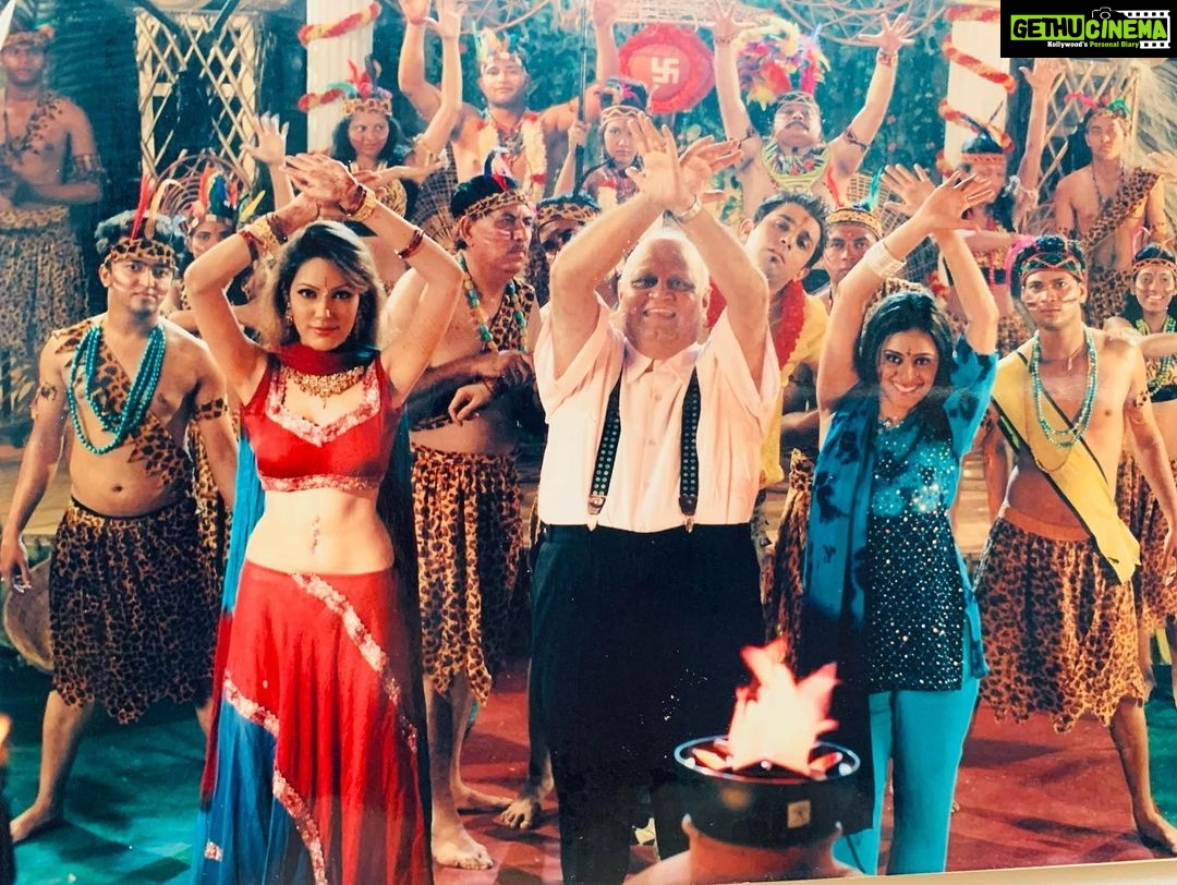 Munmun Dutta Instagram - Circa 2004 … Hum Sab Barati memories 💝 . . #munmundutta #throwback #throwbackmemories #firstactinggig #humsabbarati #gratitude