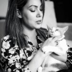 Munmun Dutta Instagram - My ❤️ . Mau hate taking pictures. Her expression says it all in the last slide 😏 📸 @kailashgandhi P.S - Cookie 🐱 prefers sleeping than interacting with guests at home . . . #nationalpetday #adoptdontshop #myheart❤️ #catsagram #munmundutta #myfurbaby