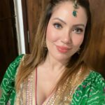 Munmun Dutta Instagram - 💚 😍 . . #munmundutta #traditionalwear #picturesoftheday #ootn #mycatandme