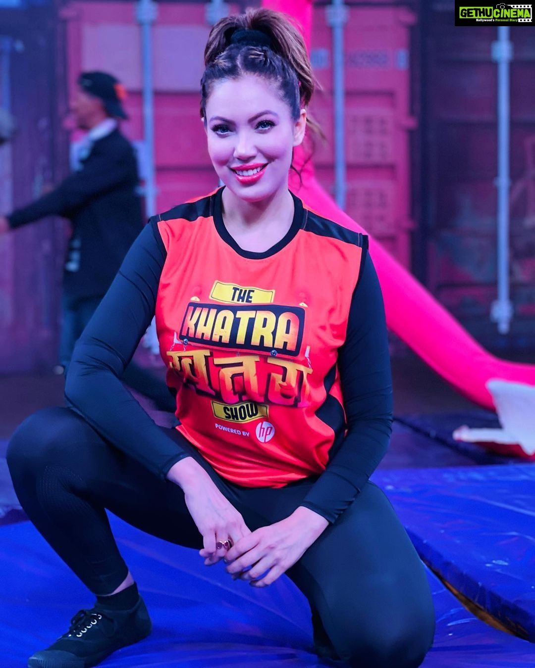 Munmun Dutta Instagram - Always a lot of fun on the set of Khatra Khatra Khatra 🥰. Continue watching the episode tonight too on @voot and @colorstv . . #munmundutta #khatrakhatrakhatra #pictureoftheday #funtimes #workmode #shootmode #realityshow #voot #colorstv