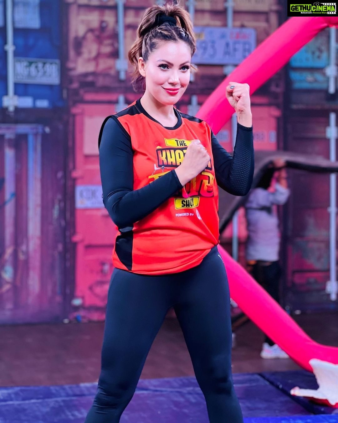 Munmun Dutta Instagram - Always a lot of fun on the set of Khatra Khatra Khatra 🥰. Continue watching the episode tonight too on @voot and @colorstv . . #munmundutta #khatrakhatrakhatra #pictureoftheday #funtimes #workmode #shootmode #realityshow #voot #colorstv