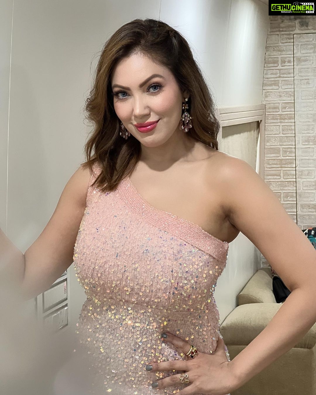 Munmun Dutta Instagram - Khatra Khatra again ❤️ . Styled by : @stylingbyvictor @sohail__mughal___ Accessories @rubansaccessories @oakpinionpr . . . #munmundutta #postoftheday #khatrakhatrakhatra #styleinspo #aboutlastnight #ootd