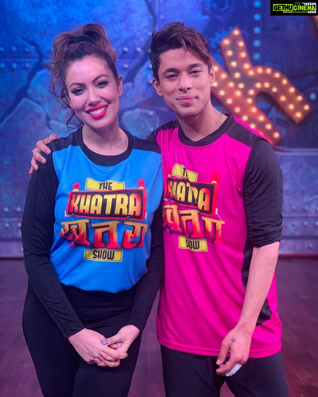Munmun Dutta Instagram - ITA awards lookbook .. . . Styled by : @hemlataa9 Assisted by :@kgandhi_06 Outfit @the_simsstudio @seema_patel30 Earing @tsaraofficial Ring @the_jewel_gallery 📸 @yash_bhatwal_photography . . #aboutthatnight #makeupbyme #itaawards #munmundutta #awardnight #itaswards2022