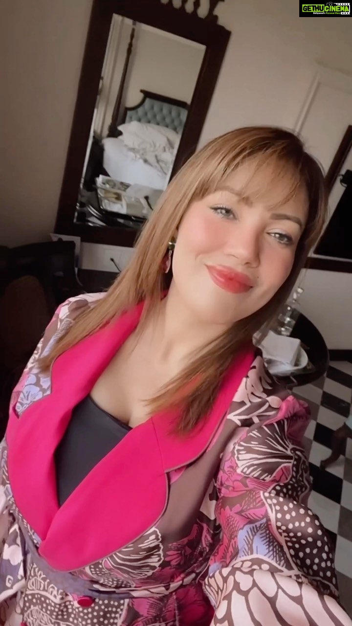 Munmun Dutta Instagram - Kolkata for a day ❤️😍 Even though it was for few hours for work, it brought immense happiness and excitement to me to be in my land, my roots ❤️ . . #kolkata #kolkatadiaries #myroots #myculture #motherland #homeland #munmundutta #bengali #bonggirl #bongconnection