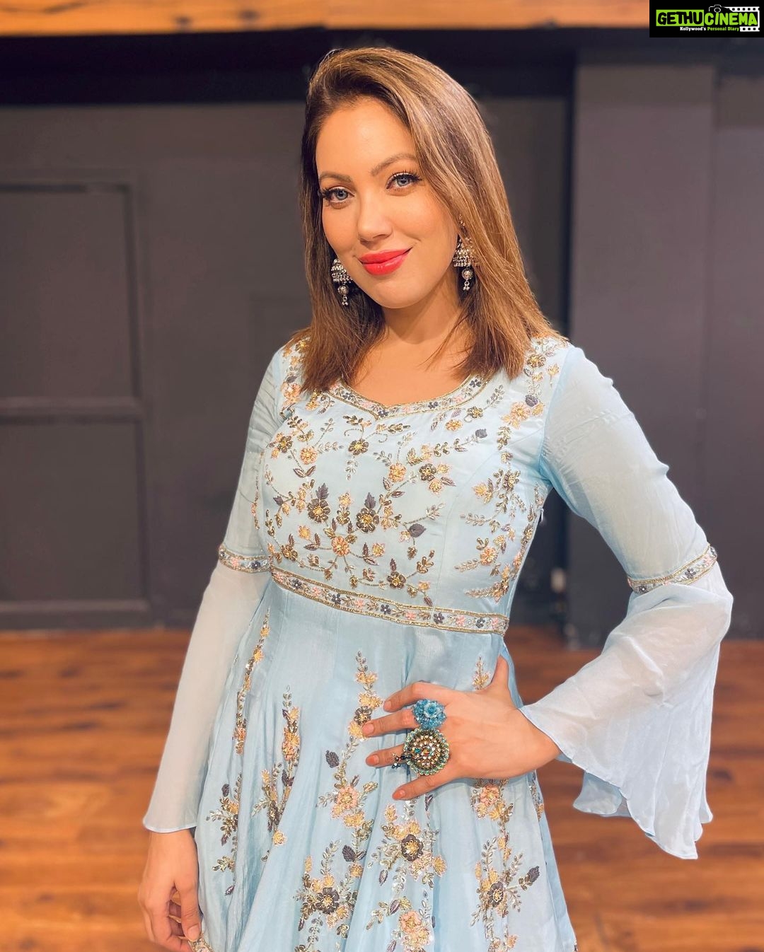 Munmun Dutta Instagram - 22/2/22 😍😍❤️❤️ . . Thank you @kiyanaswardrobe for this gorgeous outfit 😍😍 . . #22222 #traditionalwear #picturesoftheday #munmundutta #beautifulattire #indianwear