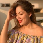 Munmun Dutta Instagram - Nothing says glamour and confidence like a RED LIP 👄 💄 . Also, it’s Valentine’s Day after all ❤️ . . . #happyvalentinesday #munmundutta #redlips💋 #postoftheday #sunsetvibes #sunsetglow #love