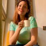 Munmun Dutta Instagram - HAPPY HAPPY 😃☕️ … Because something new coming up soon 🔜 😍 . . . #dreamcometrue #munmundutta #chaipecharcha #eveningsun #sunsetglow #picturesoftheday