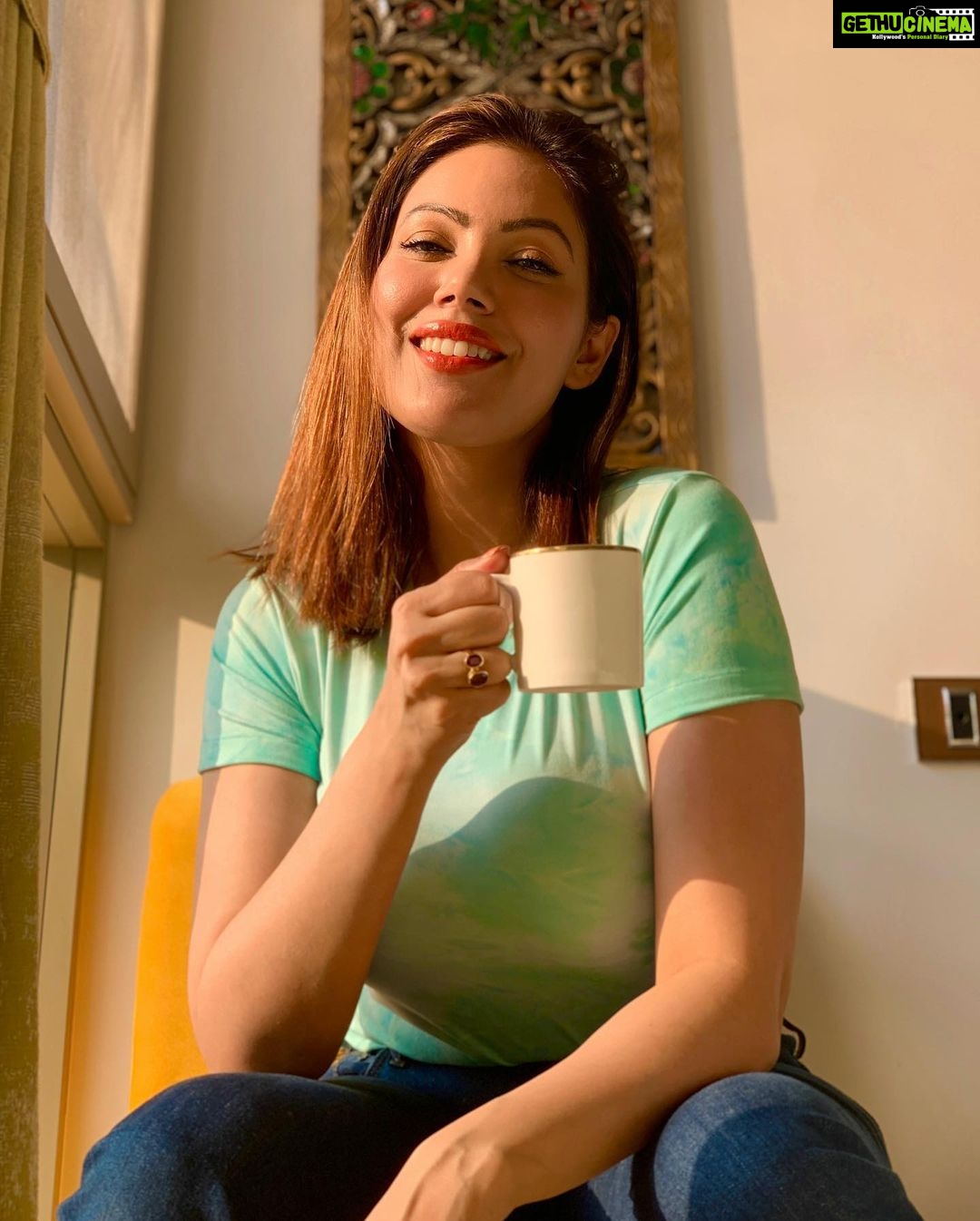 Munmun Dutta Instagram - HAPPY HAPPY 😃☕️ … Because something new coming up soon 🔜 😍 . . . #dreamcometrue #munmundutta #chaipecharcha #eveningsun #sunsetglow #picturesoftheday