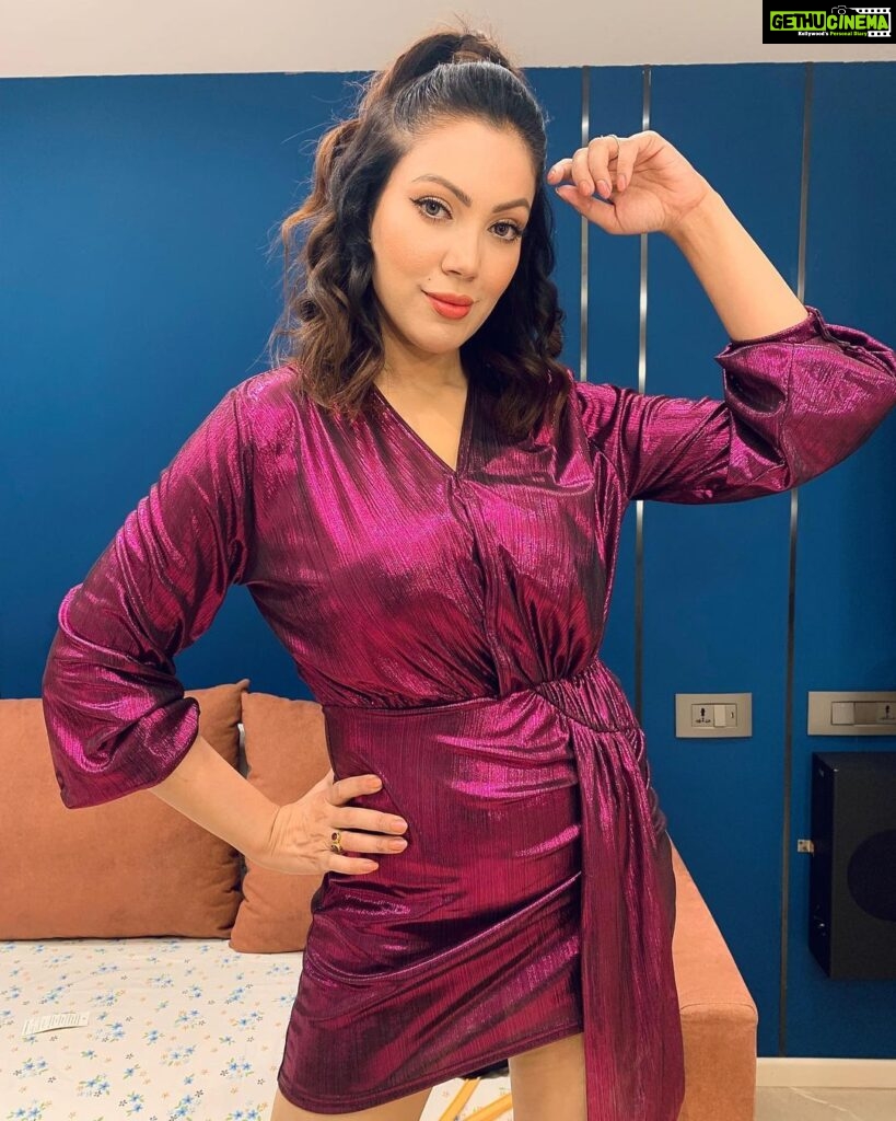 Munmun Dutta Instagram - Had super fun shooting in Bigg Boss house for those brief moments that too on the first day of this new year ! New crew , new environment, new energy … hectic yet fun ! @colorstv Looking forward to more experiences in this year 🙏🏻 . . @ikichic_official @ethnicandaz @stylingbyvictor @sohail__mughal___ . . #biggboss15 #munmundutta #pictureoftheday #positivity #postoftheday
