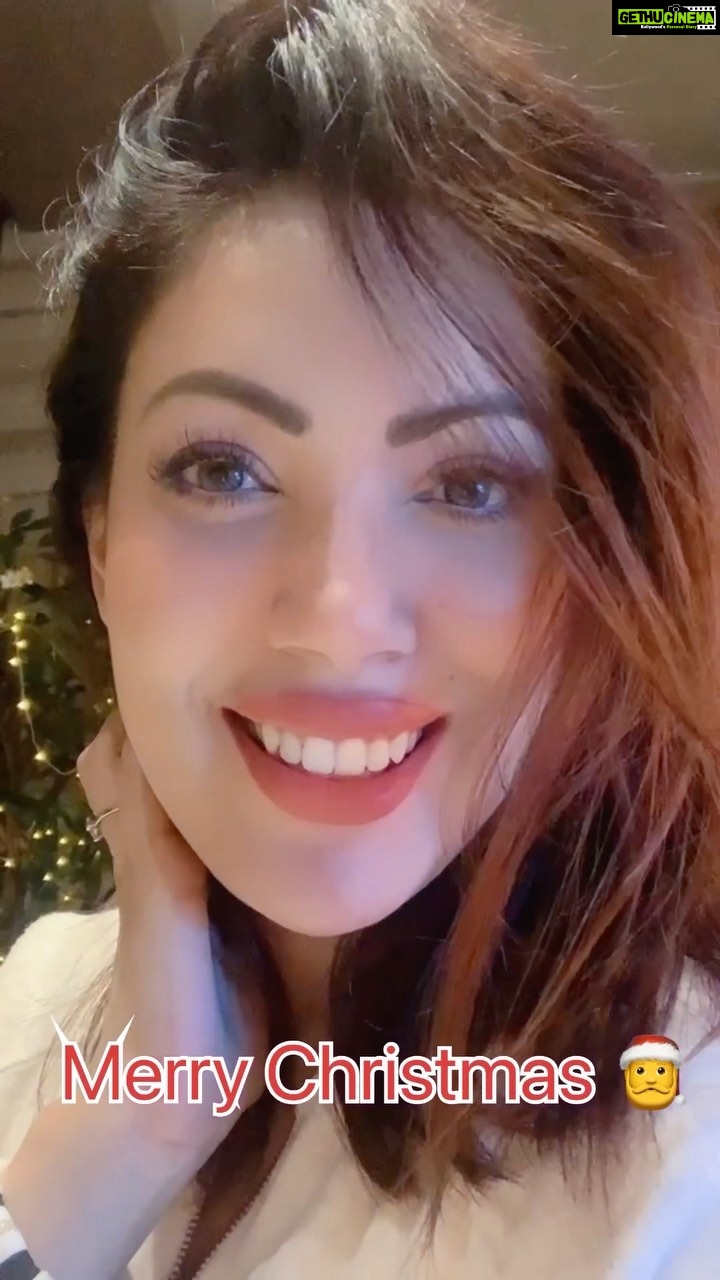 Munmun Dutta Instagram - Merry Christmas 🎄 🎅 everyone ! ❄️ ⛄️ . . . #christmas #christmasspirit #festivevibes #munmundutta #reels #reelsinstagram #reelitfeelit #christmasdecorations #happiness