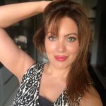 Munmun Dutta Instagram - While my coffee seeps through its filter ☕️ making use of the last of the golden light from the evening sun 🌞 . A little vanity moment for thyself 😍 . . #eveningsun #goldenglow #munmundutta #picturesoftheday #selfiemode