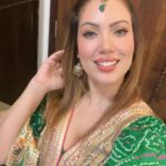 Munmun Dutta Instagram - 💚 😍 . . #munmundutta #traditionalwear #picturesoftheday #ootn #mycatandme