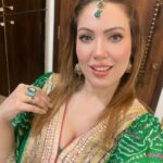 Munmun Dutta Instagram - 💚 😍 . . #munmundutta #traditionalwear #picturesoftheday #ootn #mycatandme