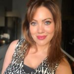 Munmun Dutta Instagram - While my coffee seeps through its filter ☕️ making use of the last of the golden light from the evening sun 🌞 . A little vanity moment for thyself 😍 . . #eveningsun #goldenglow #munmundutta #picturesoftheday #selfiemode