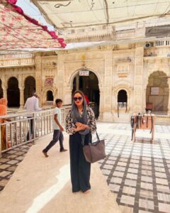 Munmun Dutta Instagram - Last year in May , while visiting Bikaner for an event, I and my team had the divine opportunity to visit Karni Mata temple in Deshnoke 🙏🏻 

The temple is dedicated to Karni Mata, who the locals believe is an incarnation of Goddess Durga, the protective Mother Goddess in Hindu religion. 

The Karni Mata Mandir is popular for being home to over 25,000 rats that inhabit and freely meander around the temple complex. 

People from different corners of India and abroad come to witness this astounding spectacle and also bring milk, sweets and other offerings for these sacred beings. 

This has to be one of the most unique experiences I have had 🙏🏻❤️

.
#karnimata #karnimatatemple #rajasthan #munmundutta #divineenergy #templesofindia #hinduism #hindutemple