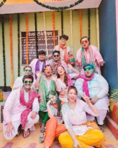 Munmun Dutta Instagram - In between takes .. 🎥 

.
.
#munmundutta #thegang #workingstills #inbetweenshots #workmode #tmkoc #holi #holifestival #laughter