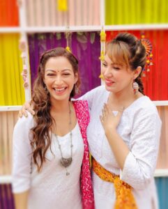 Munmun Dutta Instagram - In between takes .. 🎥 

.
.
#munmundutta #thegang #workingstills #inbetweenshots #workmode #tmkoc #holi #holifestival #laughter