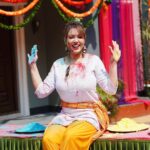 Munmun Dutta Instagram - And it was a working Holi this time … . . More pictures tomorrow ✌🏻 . . #munmundutta #postoftheday #picturesoftheday #workmodeon #holi2023 #holifestival #actorslife #festivalsofindia