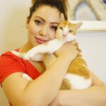 Munmun Dutta Instagram - Swipe to see the struggle for just ONE decent picture with my Mau .. Only a cat parent will understand 😅😅 . Cookie, my younger one , won’t be even visible 😂 . . #munmundutta #postoftheday #catsofinstagram #catmom #catmomlife #picturesoftheday
