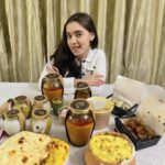Naisha Khanna Instagram - 50 shades of can’t stop eating. 🐻 @artofdumindia yummy food.😋 #artofdum