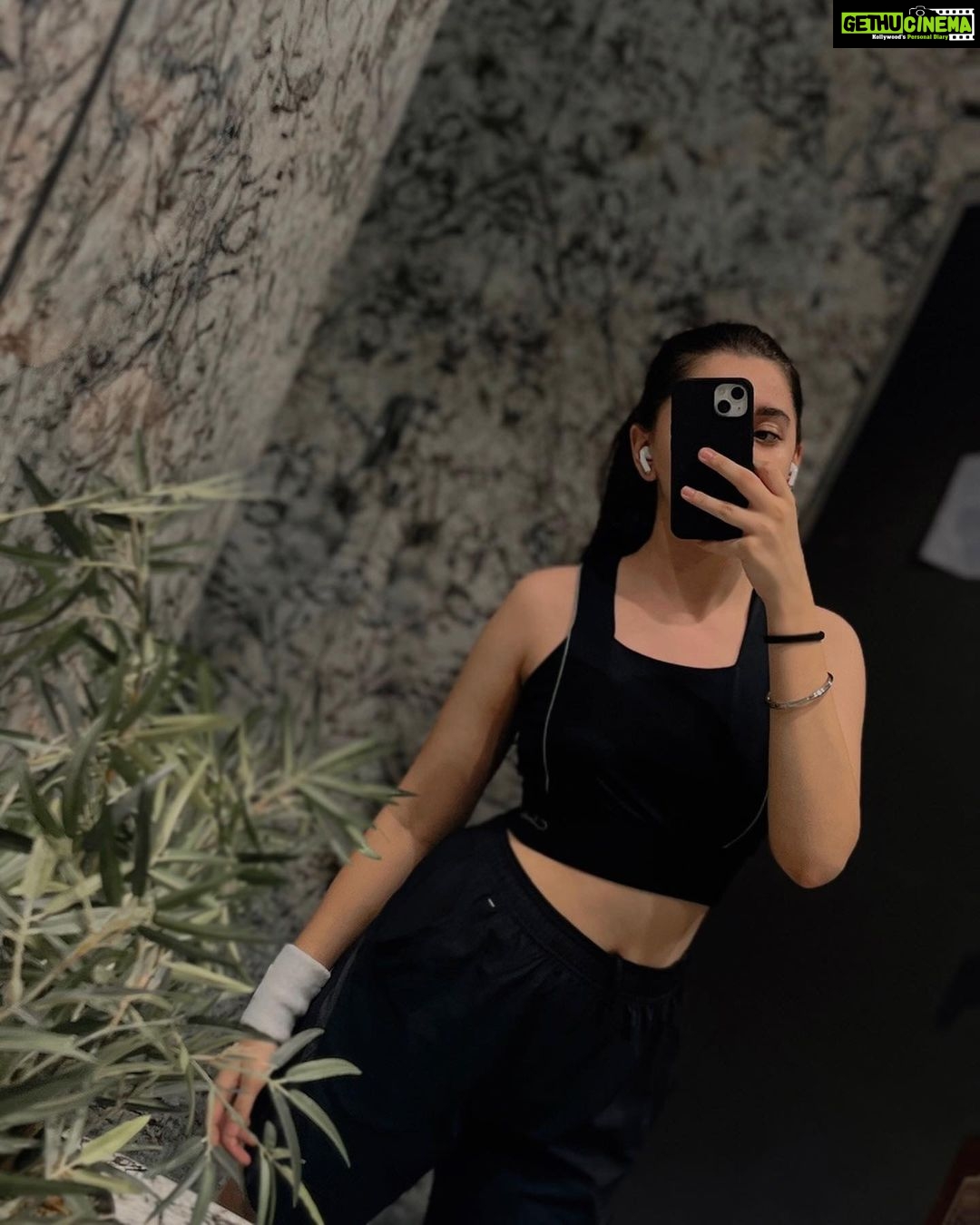 Naisha Khanna - 38.2K Likes - workout sesh couldnβt go better today.