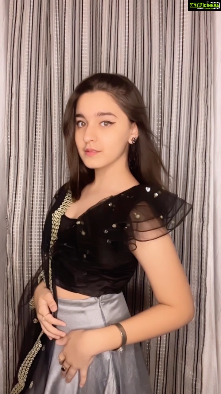 Naisha Khanna - 34.9K Likes - 😉🫶🏻✨