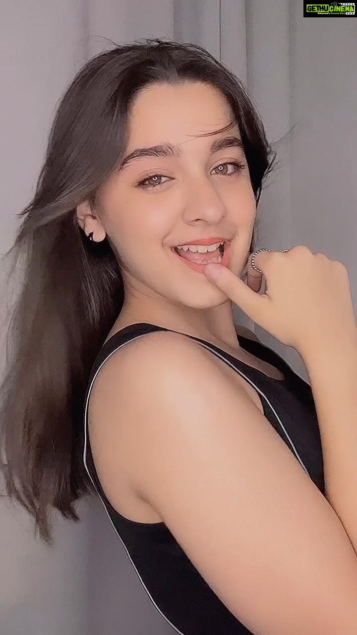 Naisha Khanna - 29.8K Likes - Mujhe toh teri lat lag gayi, lag gayi🤝🏼💞