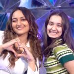 Naisha Khanna Instagram – Blockbuster!💃🏼 
With the jodi @aslisona @iamzahero ✨
@dhamakarecords @chingari_in 

#explorepage #blockbuster #chingari #sonakshisinha #zaheeriqbal #viral #dance #bollywood