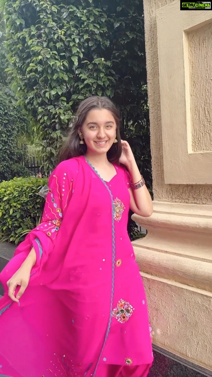 Naisha Khanna Instagram - sohni aaja mere kol tu aa😩🫶🏻✨🥰