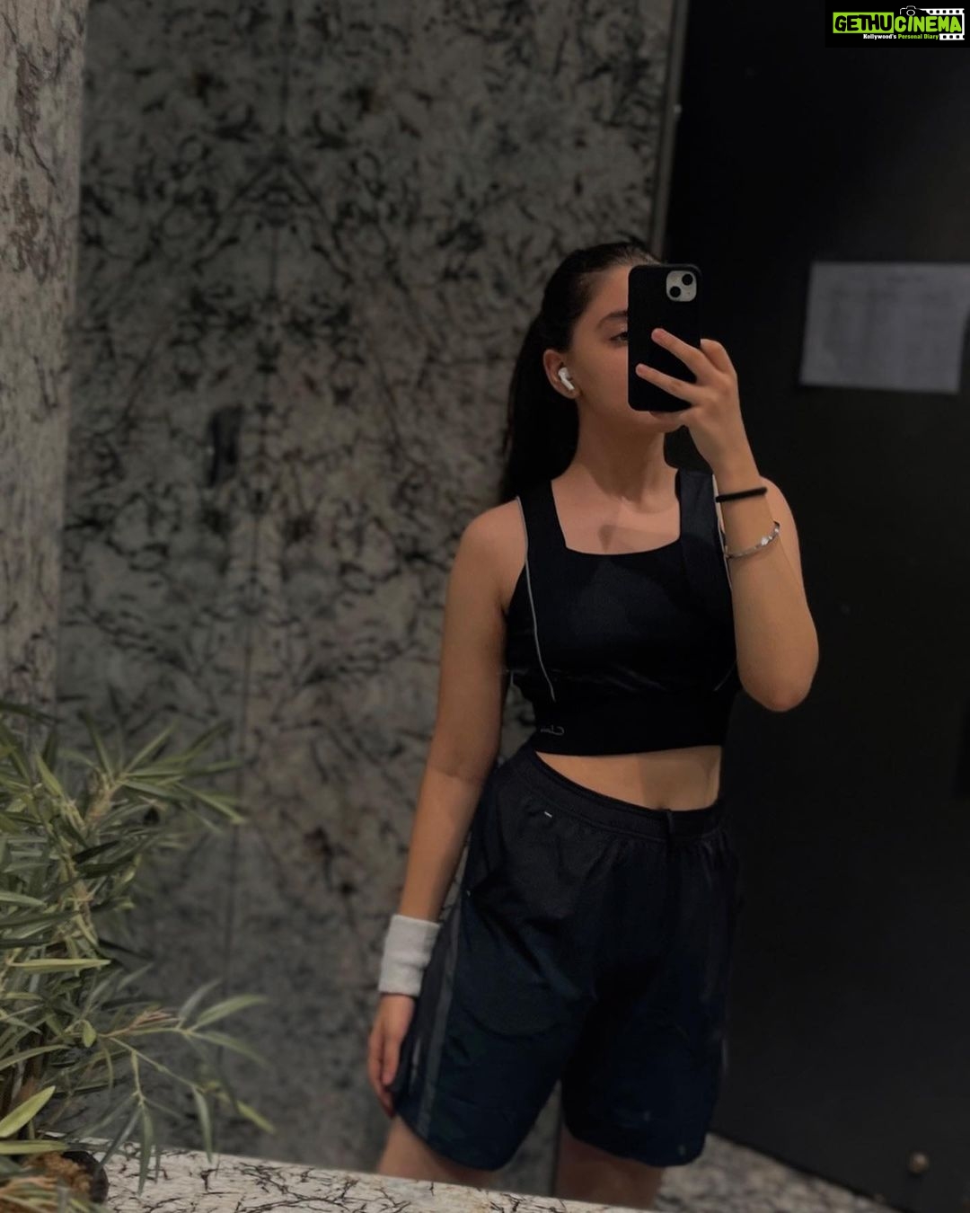 Naisha Khanna - 38.2K Likes - workout sesh couldnβt go better today.