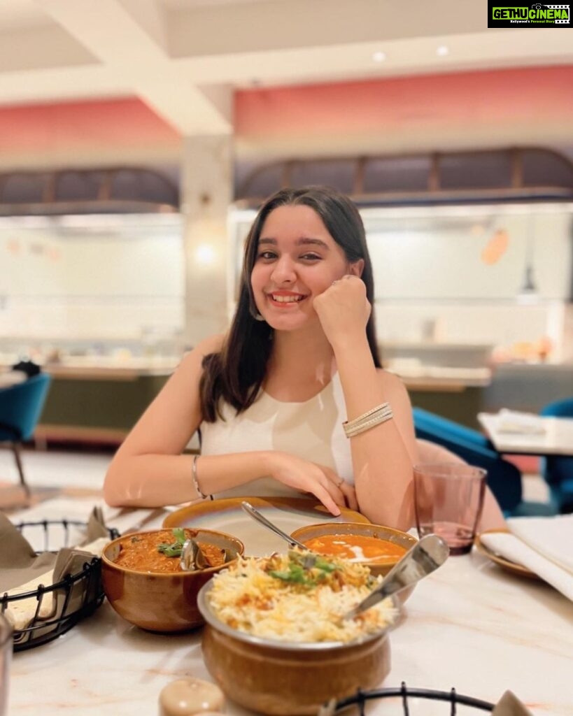 Naisha Khanna Instagram - Last night’s dinner at @musaafer.india @radissongoregaon ✨🍛 Radisson Mumbai Goregaon