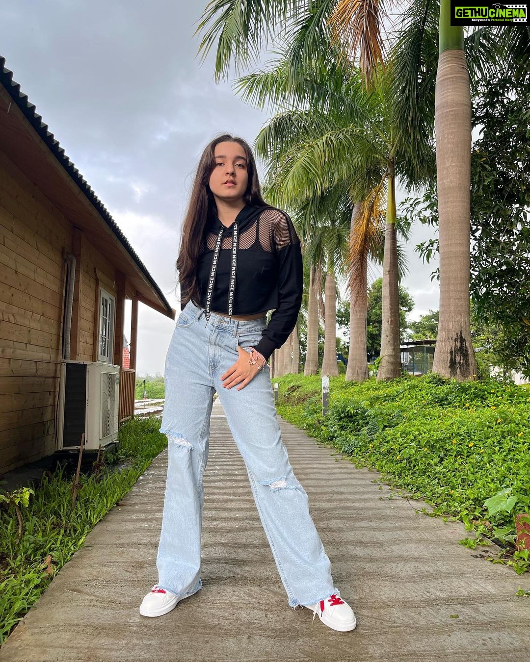Naisha Khanna Instagram - oh darling, go and buy a personality. 🖤✨ (long awaited post)