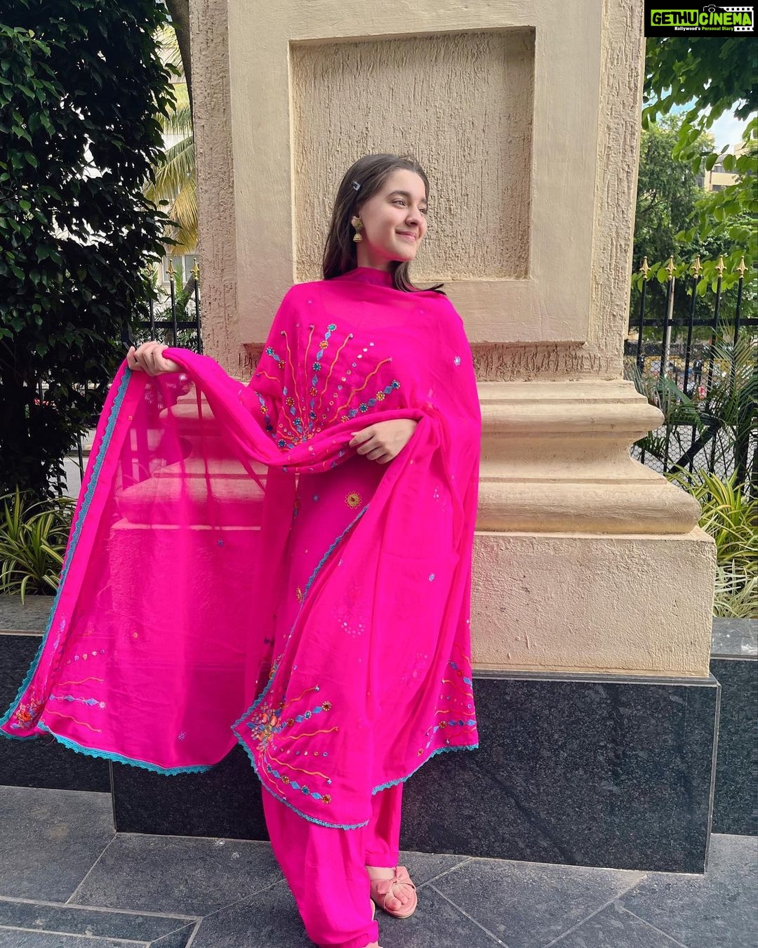 Naisha Khanna Instagram - sharing some pics i clicked in this look before it’s too late 🫶🏻
