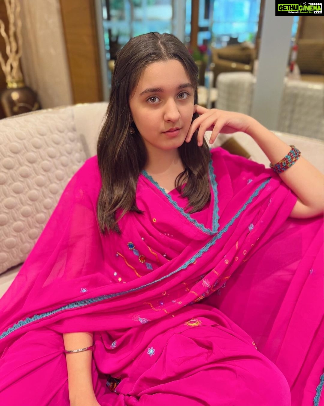 Naisha Khanna Instagram - sharing some pics i clicked in this look before it’s too late 🫶🏻