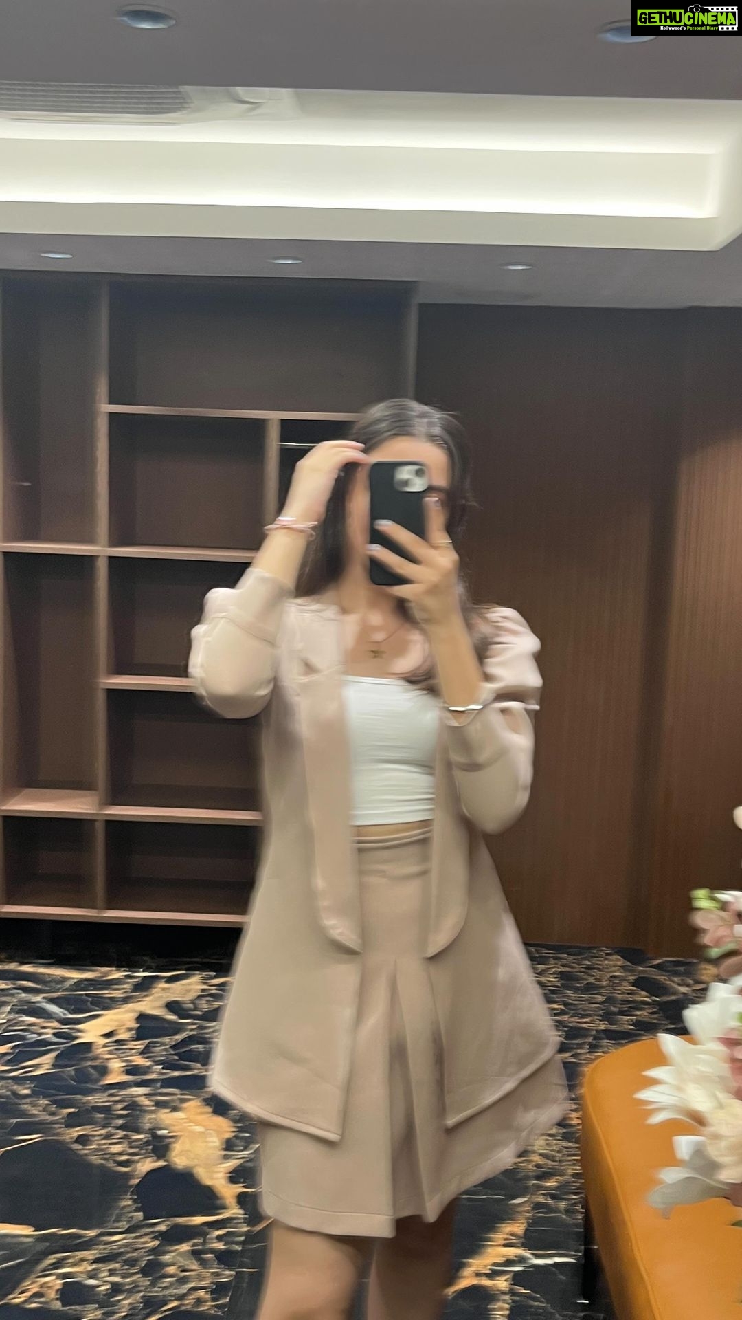 Naisha Khanna - 28.9K Likes - Take my breath away. 💋✨🥂
Outfit: @zohra_by_eva
#collab #reels #reelsvideo #reelsinstagram #ootd #ootdinspiration #style #fashion #likes #viral