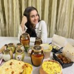 Naisha Khanna Instagram – 50 shades of can’t stop eating. 🐻
@artofdumindia yummy food.😋
#artofdum
