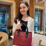 Naisha Khanna Instagram - #giveawayalert 👜❤️ Gifting szn is officially here 🙌 So excited to announce that @lavieworld and I have a giveaway for you guys, where 4 lucky winners will get a special hamper worth 10K each from @lavieworld 😍 All you gotta do is: 💕 Follow @lavieworld & @iamnaishakhanna 💕 Like and save the post 💕 Tag 3 friends in the comments who you would want to gift this @lavieworld handbag 🥰 All the winners will be announced on 12th December ✨ Go enter NOW! Note: Multiple entries are allowed and this giveaway is only applicable to Indian residents. . #LavieWorld #Laviebags #Lavieloving #Laviegirltribe #LavieXAnushka #FickleIsFun #LavieEnRose #Giveaway #Giveawayalert #GiveawayIndia #handbag #Christmas #love #Naishakhanna #win #contest #contestalert