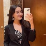 Naisha Khanna Instagram - 800K Naishains!!🥹🤍 Love you guys.