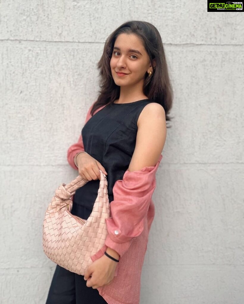Naisha Khanna Instagram - currently. 🎀💝 outfit : @kshom.official 👜 : @fushaya.in #collab #ootd #currentlywearing